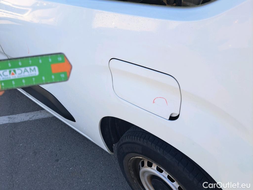  Citroen  Berlingo CITROEN  / 2018 / 4P / combi Talla M BlueHDi 100 LIVE (AC) #44