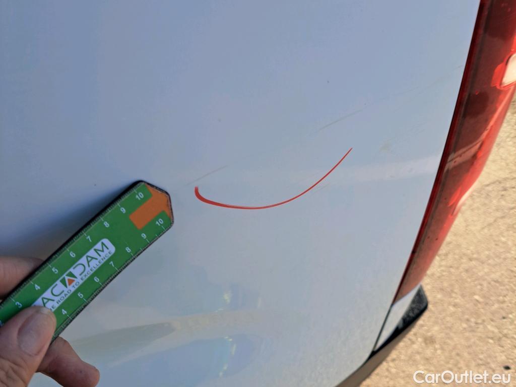  Citroen  Berlingo CITROEN  / 2018 / 4P / combi Talla M BlueHDi 100 LIVE (AC) #52