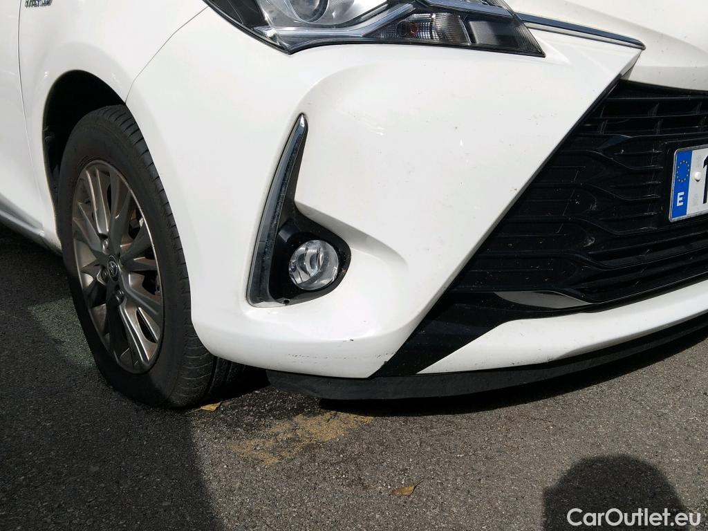  Toyota  Yaris TOYOTA  / 2017 / 5P / berlina con portón 1.5 100H Active #5