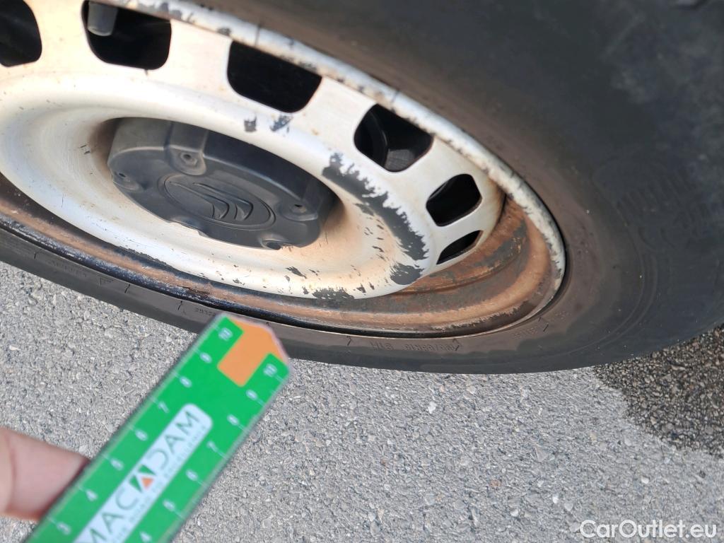  Citroen  Berlingo CITROEN  / 2018 / 4P / combi Talla M BlueHDi 100 LIVE (AC) #43