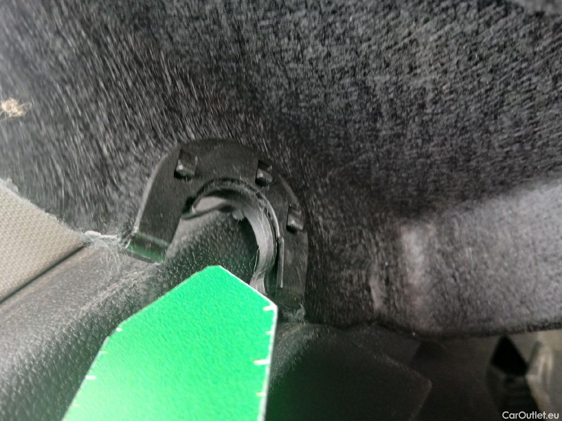  Volkswagen  T-ROC VOLKSWAGEN  / 2017 / 5P / todoterreno Advance 1.0 TSI 85kW (115CV) #33