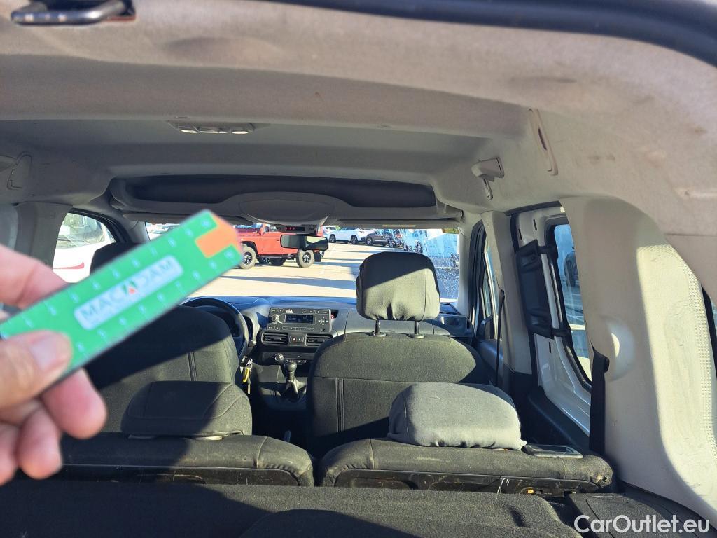  Citroen  Berlingo CITROEN  / 2018 / 4P / combi Talla M BlueHDi 100 LIVE (AC) #10