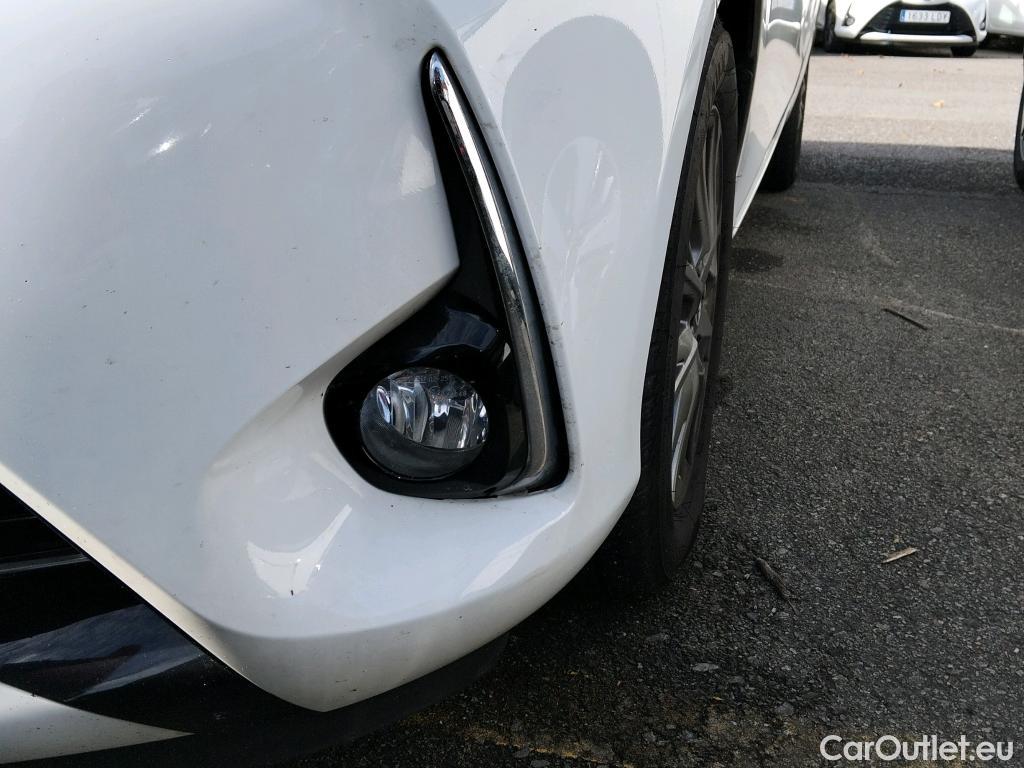  Toyota  Yaris TOYOTA  / 2017 / 5P / berlina con portón 1.5 100H Active #9