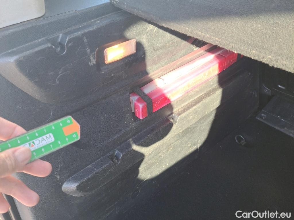  Citroen  Berlingo CITROEN  / 2018 / 4P / combi Talla M BlueHDi 100 LIVE (AC) #30