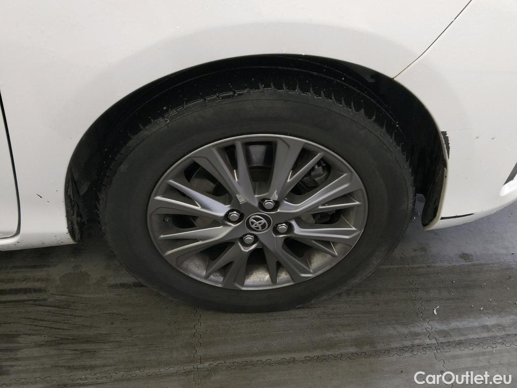  Toyota  Yaris TOYOTA  / 2017 / 5P / berlina con portón 1.5 100H Active #3