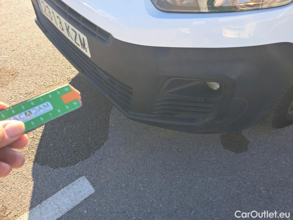  Citroen  Berlingo CITROEN  / 2018 / 4P / combi Talla M BlueHDi 100 LIVE (AC) #25