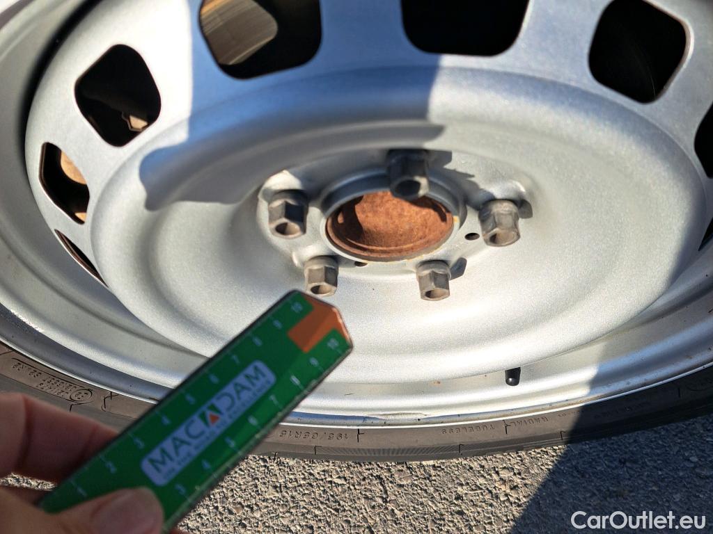  Citroen  Berlingo CITROEN  / 2018 / 4P / combi Talla M BlueHDi 100 LIVE (AC) #37