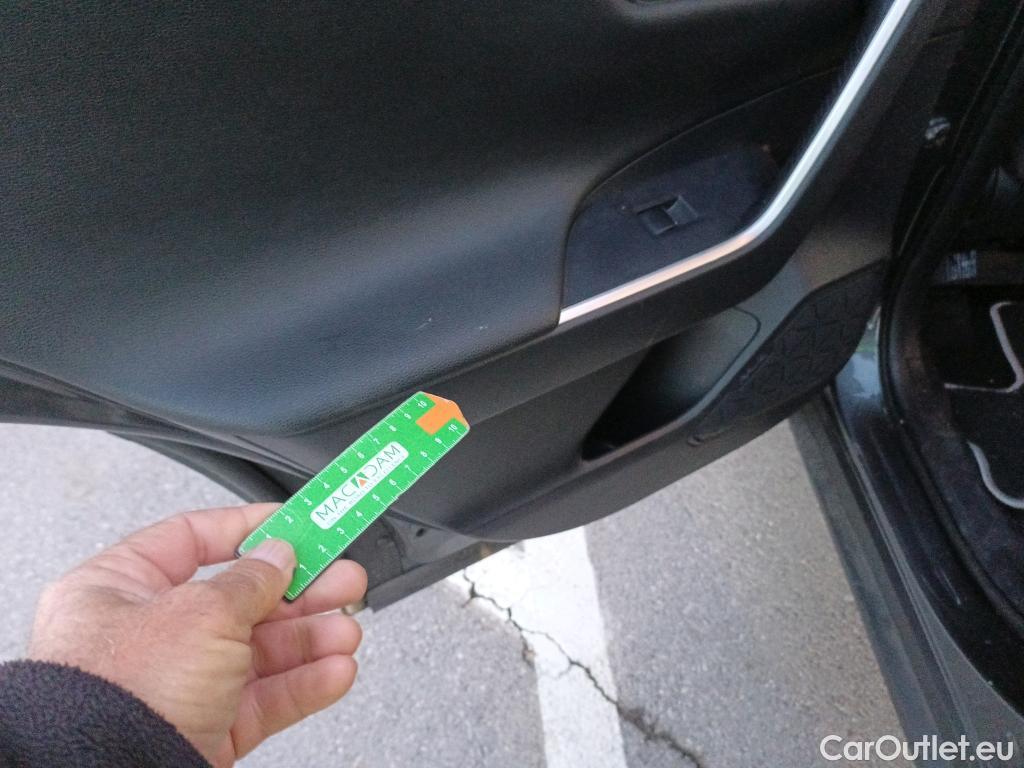  Toyota  RAV4 TOYOTA  / 2018 / 5P / todoterreno 2.5l 220H Advance #9