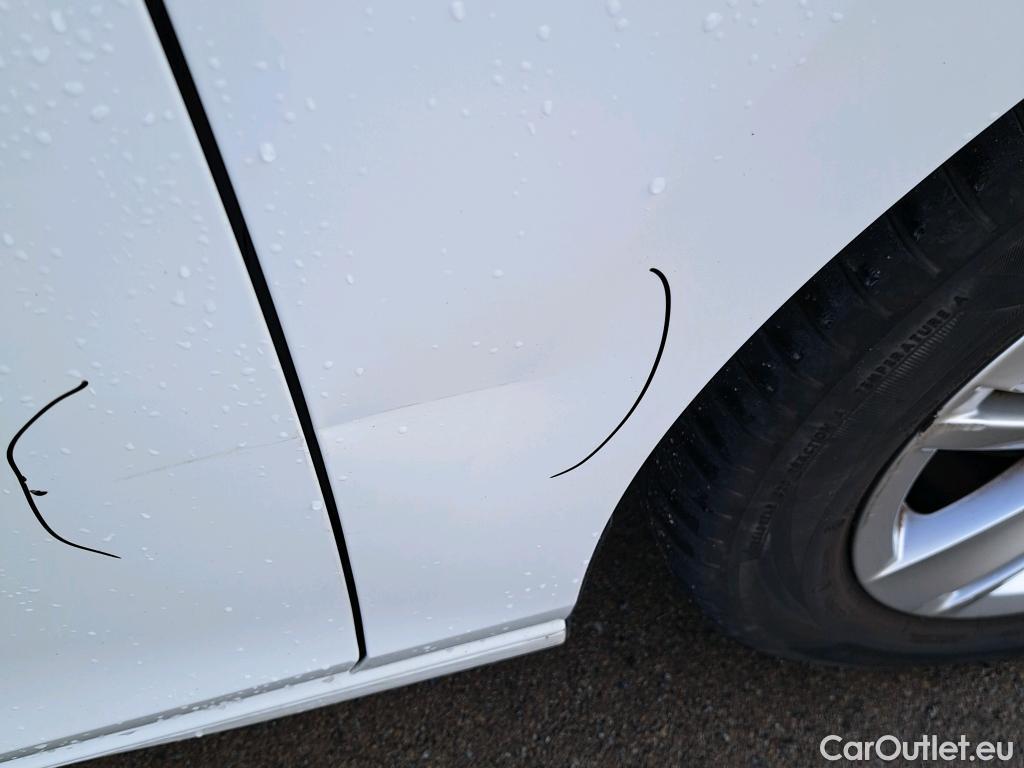  Volkswagen  Golf  VOLKSWAGEN / 2020 / 5P / berlina con portón 2.0 TDI 85kW (115CV) #4