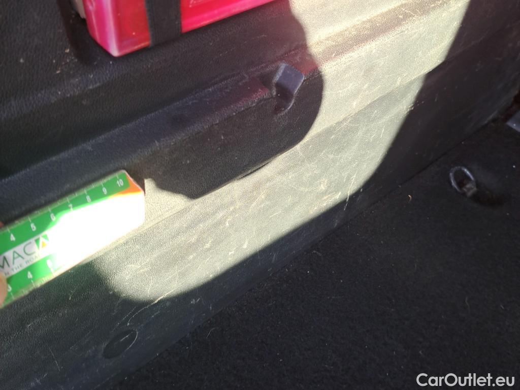  Citroen  Berlingo CITROEN  / 2018 / 4P / combi Talla M BlueHDi 100 LIVE (AC) #31