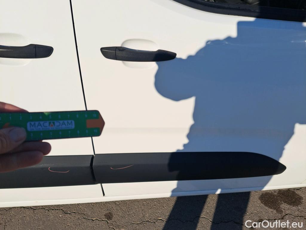  Citroen  Berlingo CITROEN  / 2018 / 4P / combi Talla M BlueHDi 100 LIVE (AC) #38