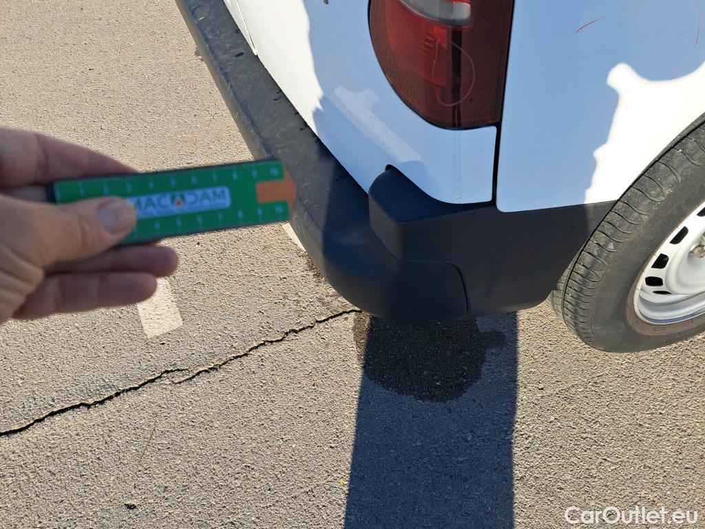  Citroen  Berlingo CITROEN  / 2018 / 4P / combi Talla M BlueHDi 100 LIVE (AC) #28