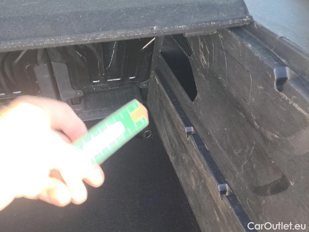  Citroen  Berlingo CITROEN  / 2018 / 4P / combi Talla M BlueHDi 100 LIVE (AC) #32