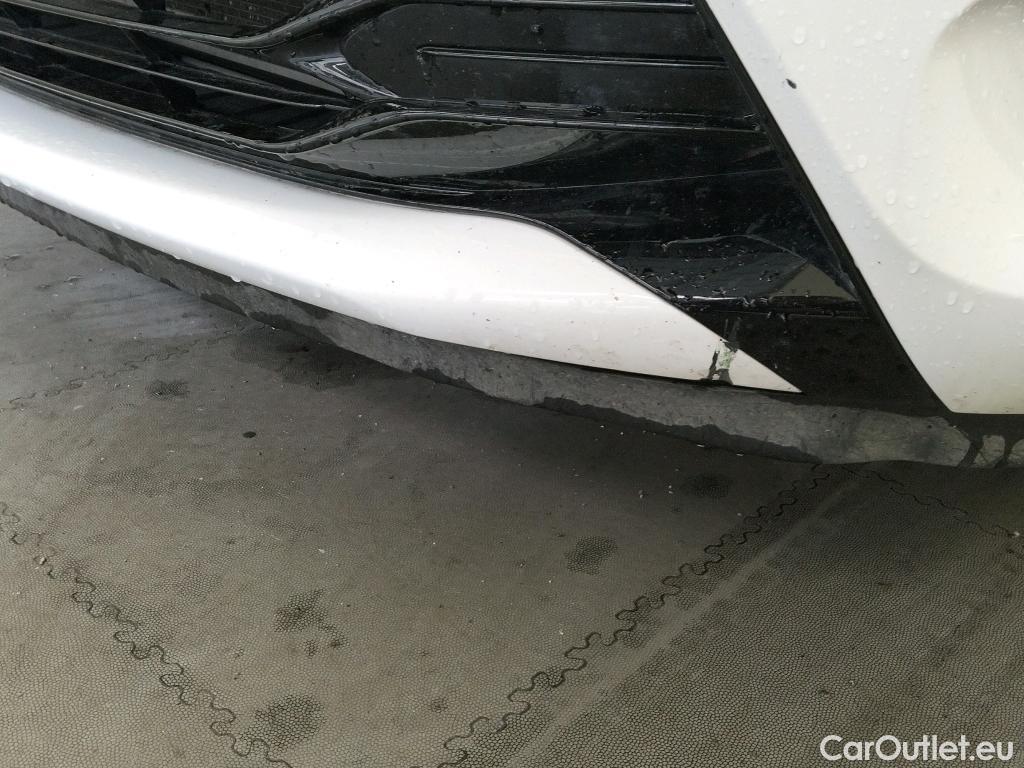  Toyota  Yaris TOYOTA  / 2017 / 5P / berlina con portón 1.5 100H Active #9