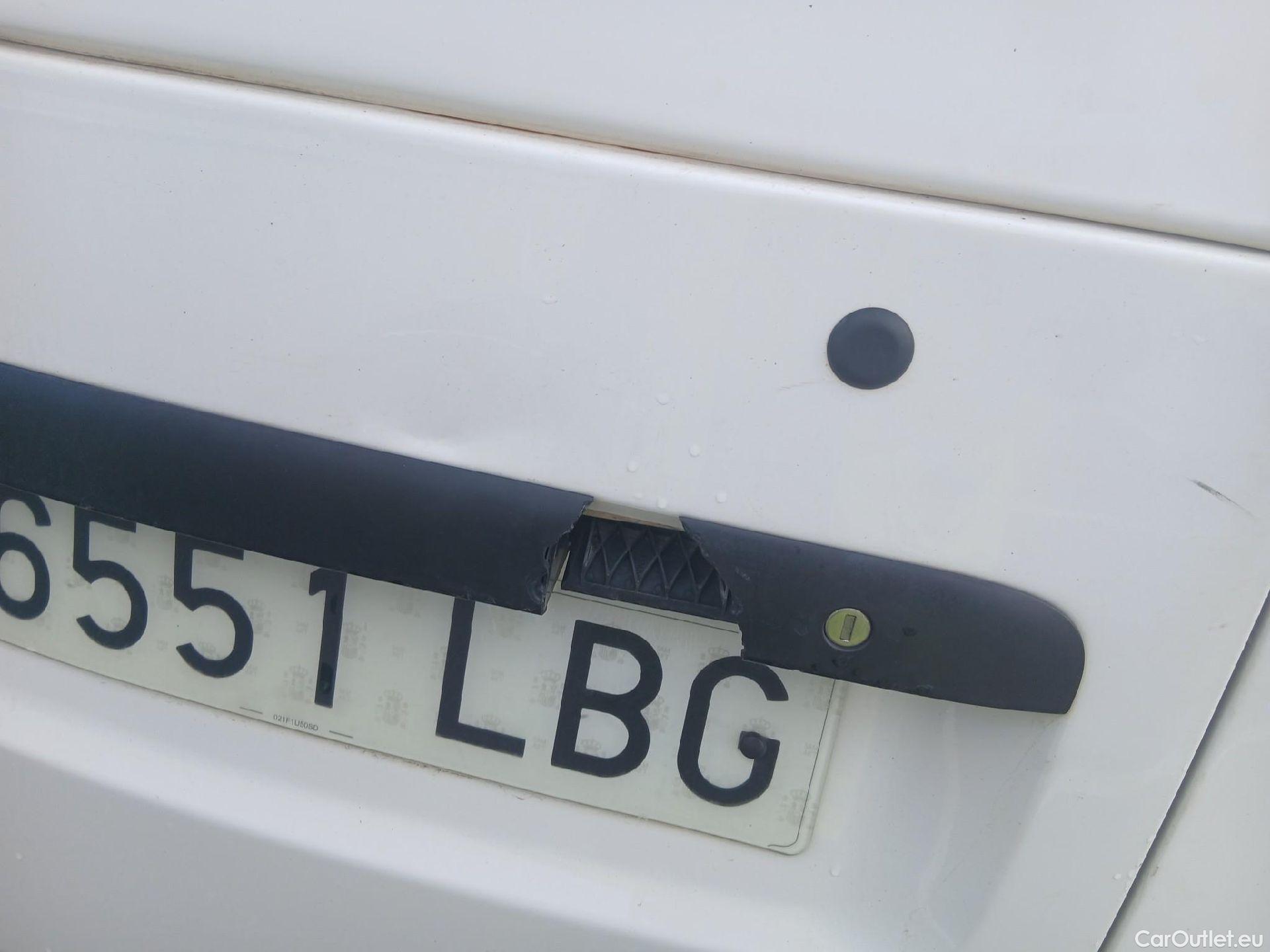  Volkswagen  Caddy VOLKSWAGEN  / 2015 / 4P / combi Profesion Maxi Kombi 2.0 TDI 90kW 4Mot #44