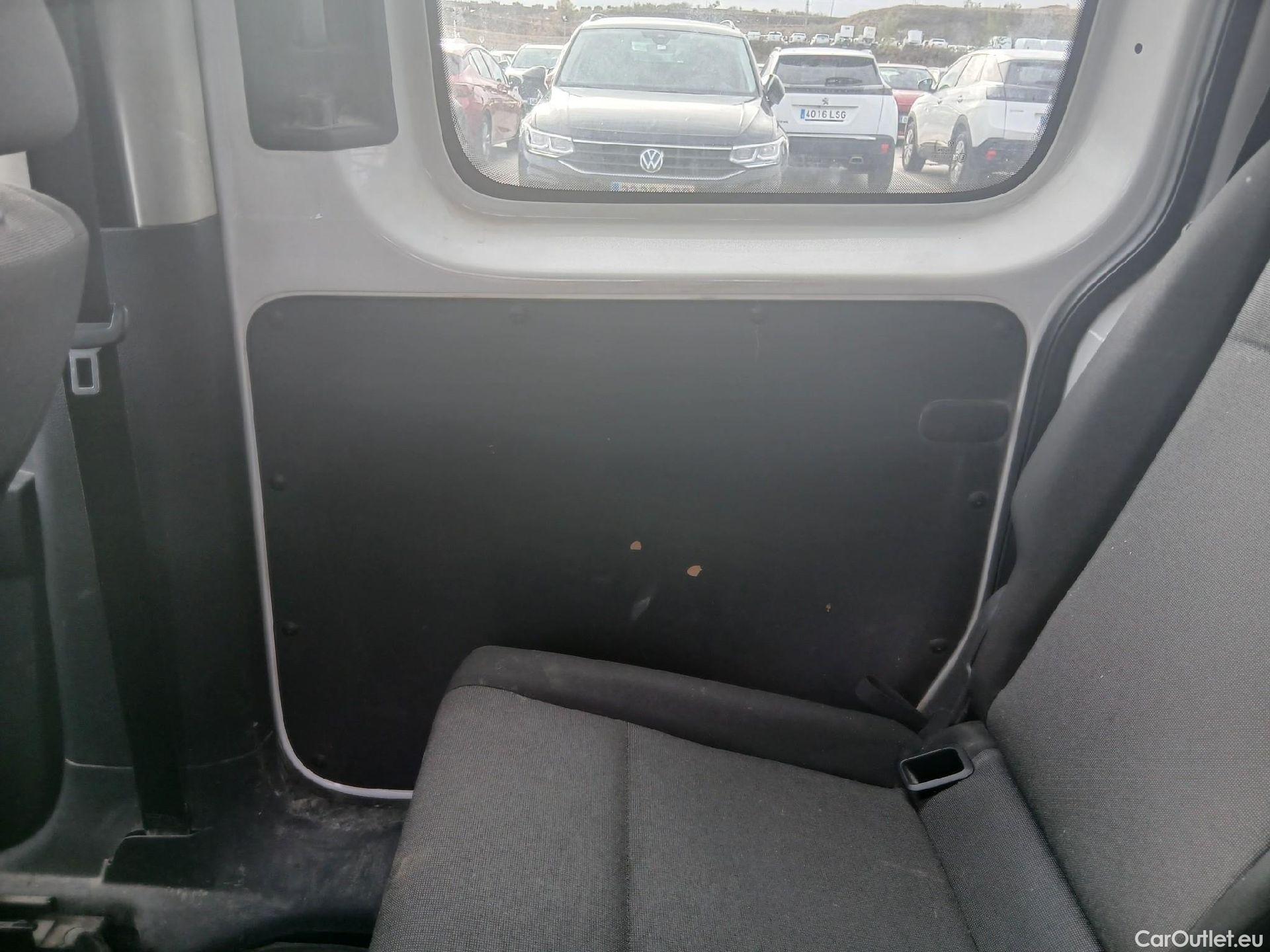  Volkswagen  Caddy VOLKSWAGEN  / 2015 / 4P / combi Profesion Maxi Kombi 2.0 TDI 90kW 4Mot #9