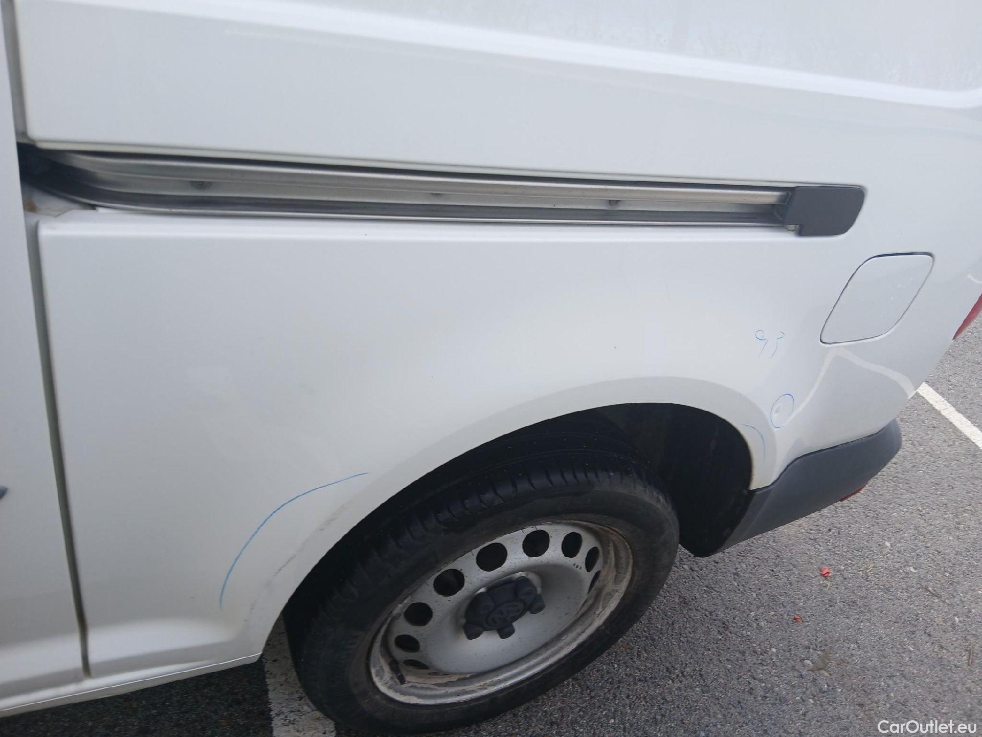  Volkswagen  Caddy VOLKSWAGEN  / 2015 / 4P / combi Profesion Maxi Kombi 2.0 TDI 90kW 4Mot #37