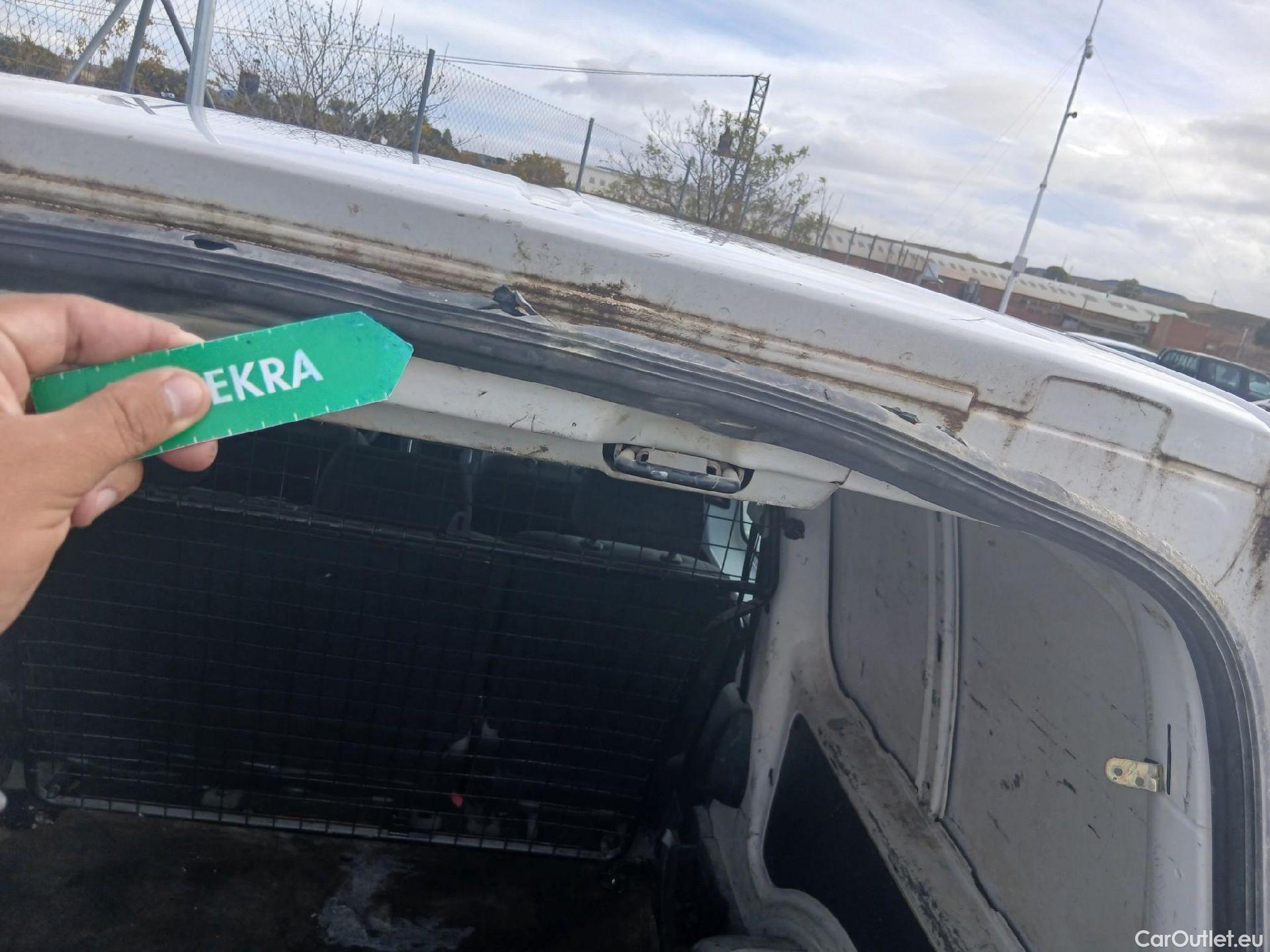  Volkswagen  Caddy VOLKSWAGEN  / 2015 / 4P / combi Profesion Maxi Kombi 2.0 TDI 90kW 4Mot #18