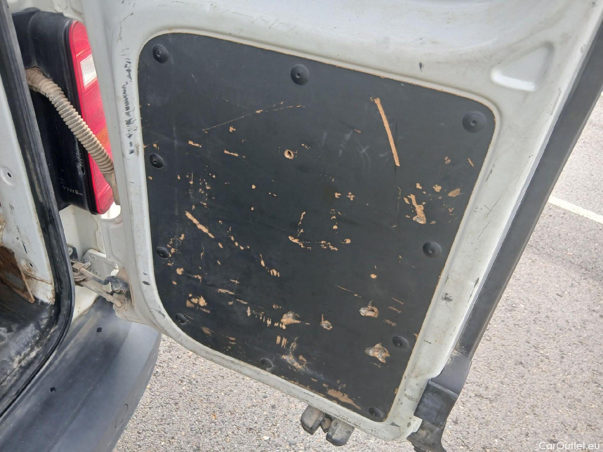  Volkswagen  Caddy VOLKSWAGEN  / 2015 / 4P / combi Profesion Maxi Kombi 2.0 TDI 90kW 4Mot #15