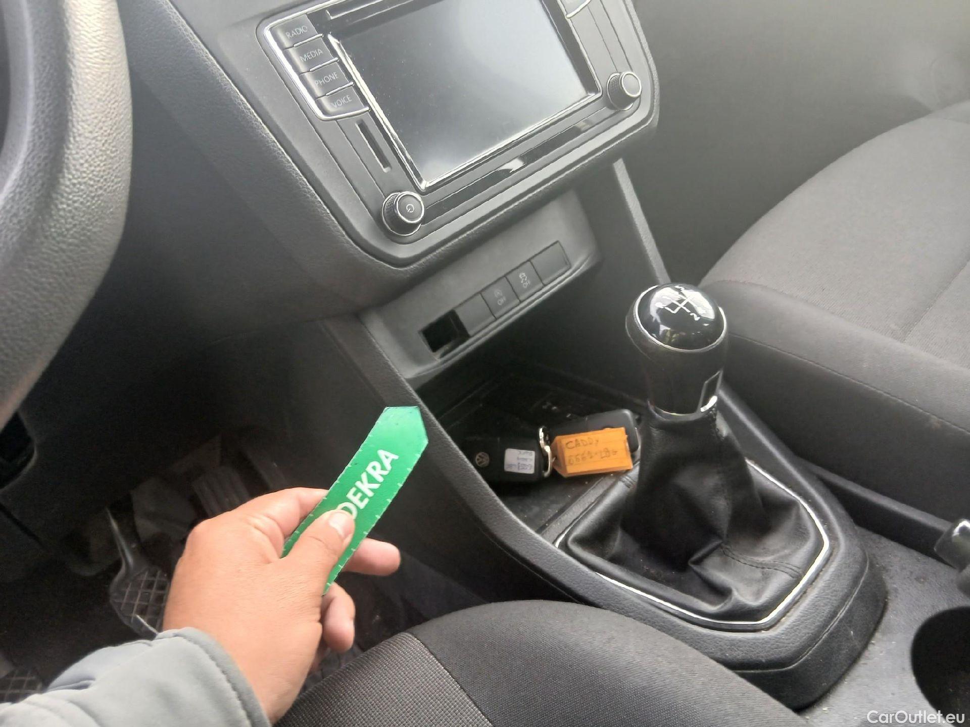  Volkswagen  Caddy VOLKSWAGEN  / 2015 / 4P / combi Profesion Maxi Kombi 2.0 TDI 90kW 4Mot #5