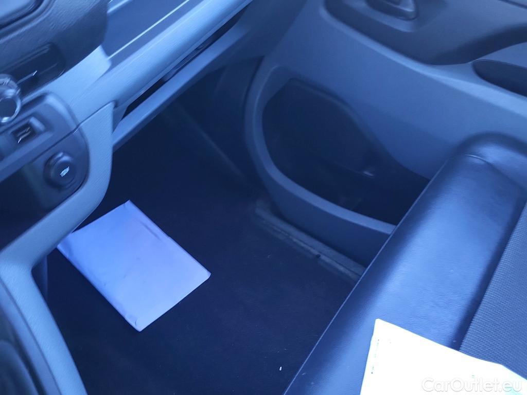  Opel  Vivaro OPEL  / 2019 / 4P / furgón 1.5 Diésel 74kW(100CV)M Std Exp #28