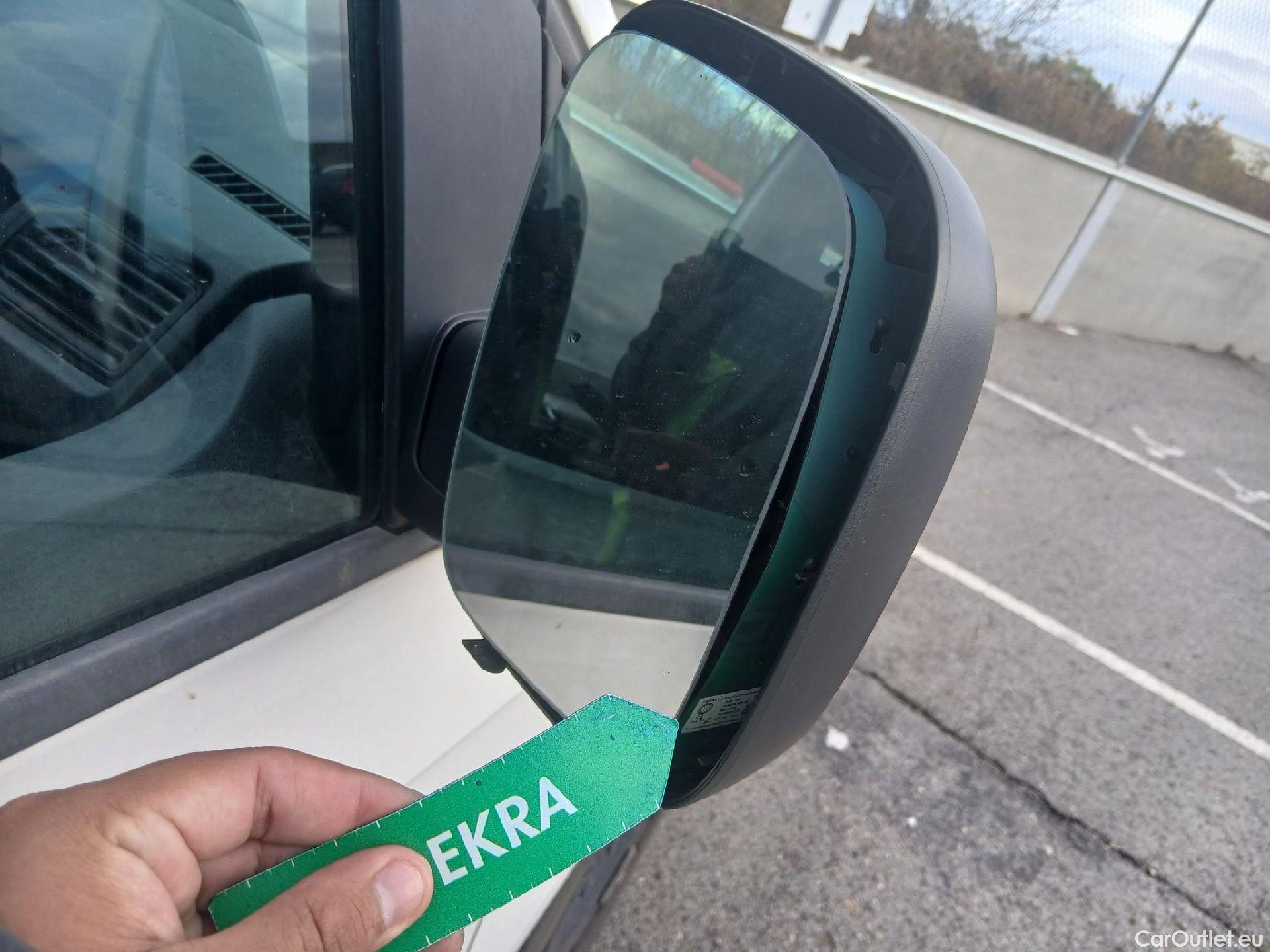  Volkswagen  Caddy VOLKSWAGEN  / 2015 / 4P / combi Profesion Maxi Kombi 2.0 TDI 90kW 4Mot #56