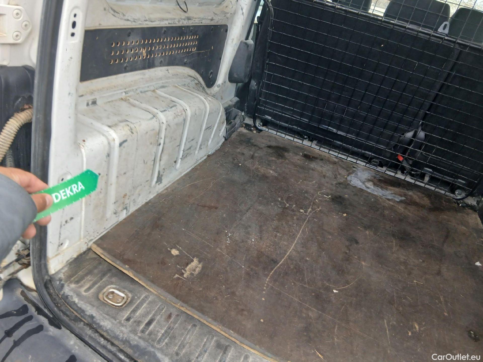  Volkswagen  Caddy VOLKSWAGEN  / 2015 / 4P / combi Profesion Maxi Kombi 2.0 TDI 90kW 4Mot #11