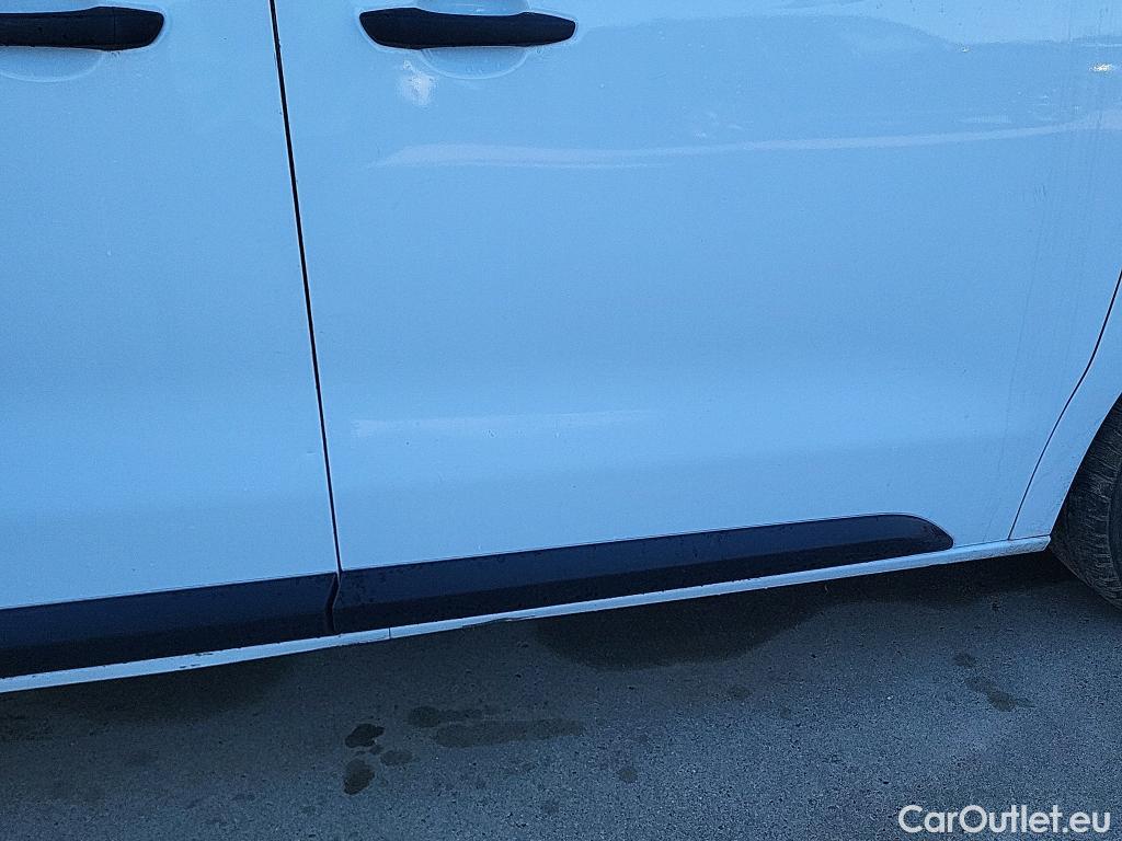  Opel  Vivaro OPEL  / 2019 / 4P / furgón 1.5 Diésel 74kW(100CV)M Std Exp #17