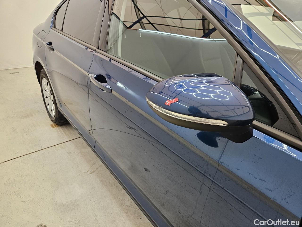  Volkswagen  Passat Trendline 2.0 TDI 150 CP #16