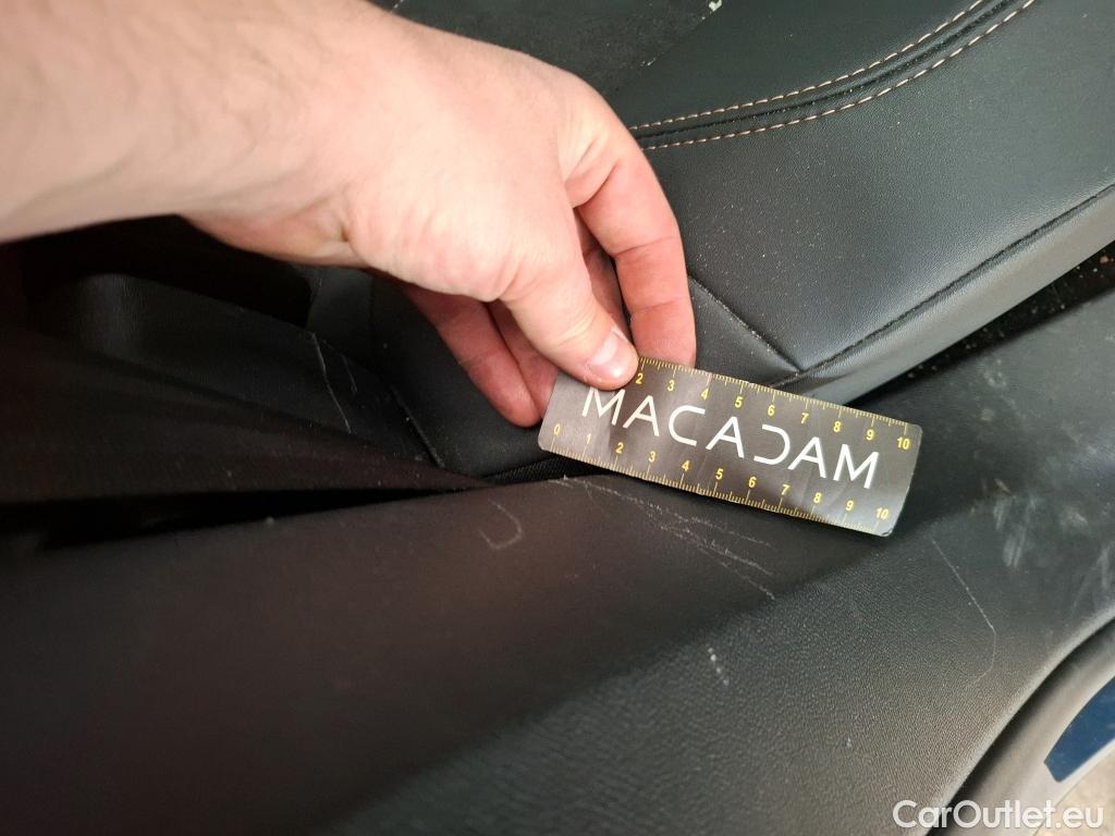  Peugeot  3008 PEUGEOT  / 2020 / 5P / SUV PureTech 130 S&S EAT8 GT #33