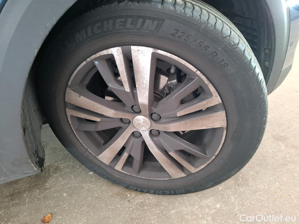  Peugeot  3008 PEUGEOT  / 2020 / 5P / SUV PureTech 130 S&S EAT8 GT #17