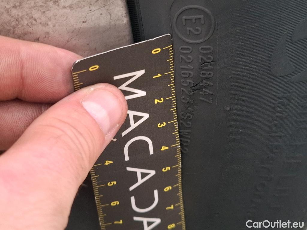  Peugeot  3008 PEUGEOT  / 2020 / 5P / SUV PureTech 130 S&S EAT8 GT #19