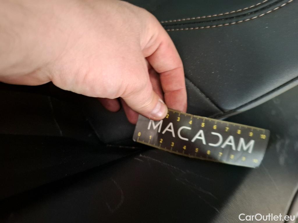  Peugeot  3008 PEUGEOT  / 2020 / 5P / SUV PureTech 130 S&S EAT8 GT #34