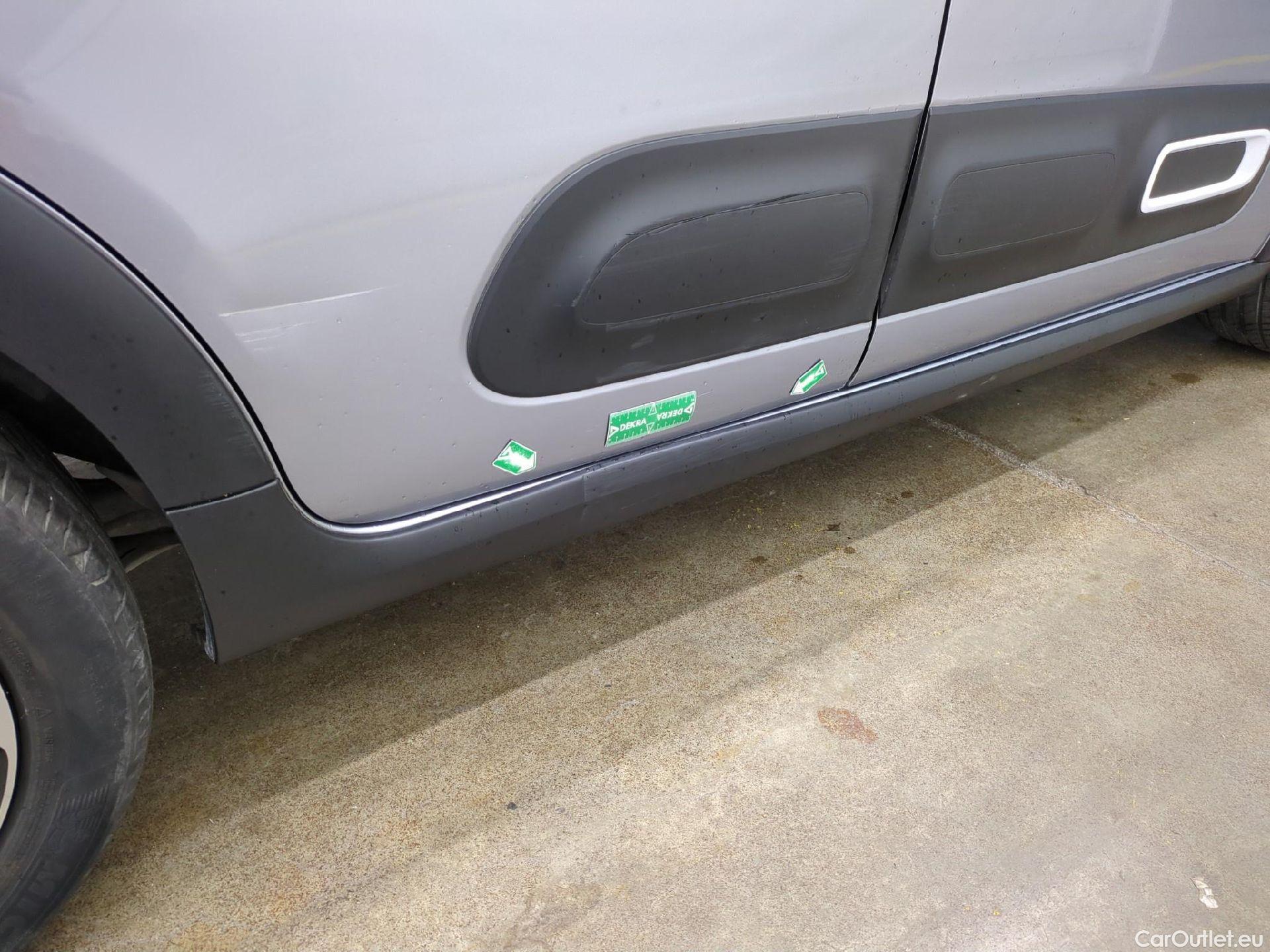  Citroen  C3  Shine 1.2 PureTech 80CV BVM5 E6d #37