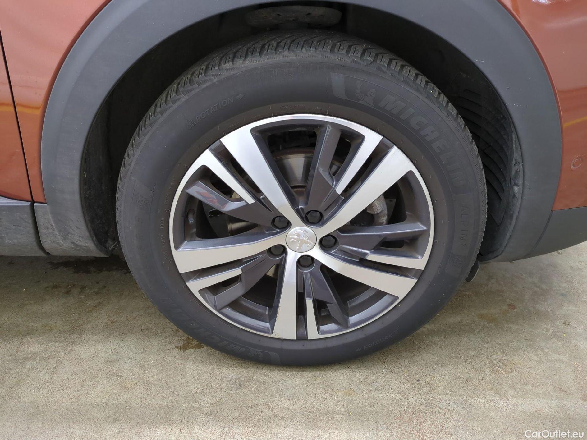  Peugeot  5008  Allure Pack 1.5 HDi 130CV BVA8 7 Sieges E6d #17