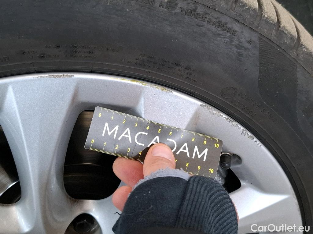  Bmw  Serie 2 BMW  Active Tourer / 2018 / 5P / monospace 225xe Business Design Auto #16