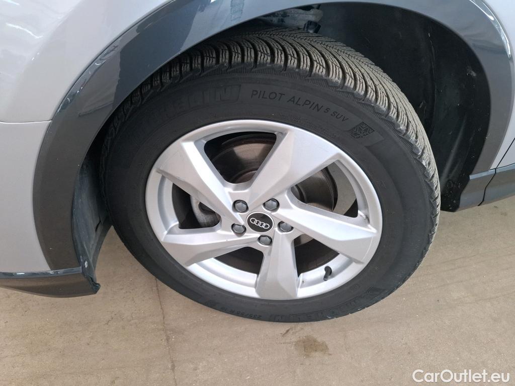  Audi  Q3 AUDI  / 2018 / 5P / SUV 35 TFSI 150 MHEV S TRONIC DESIGN LUXE #56