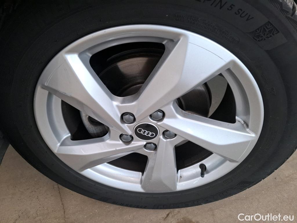  Audi  Q3 AUDI  / 2018 / 5P / SUV 35 TFSI 150 MHEV S TRONIC DESIGN LUXE #57