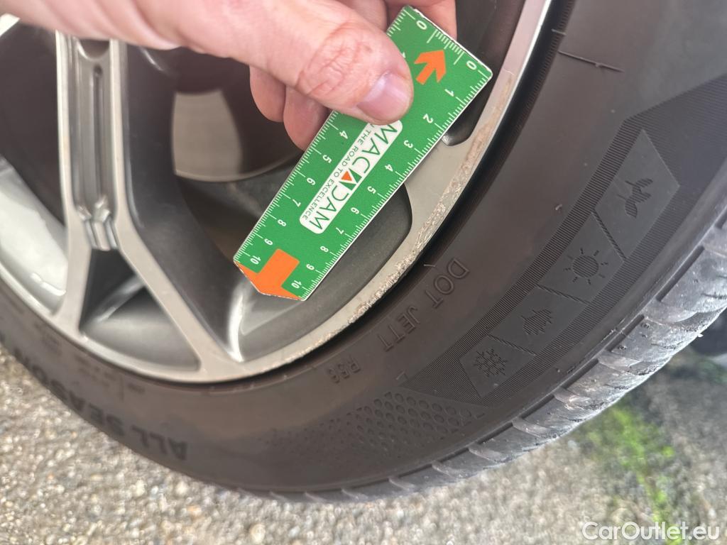  KIA  XCeed KIA  / 2019 / 5P / Crossover 1.6 GDI ISG ISG PHEV DESIGN DCT6 #9