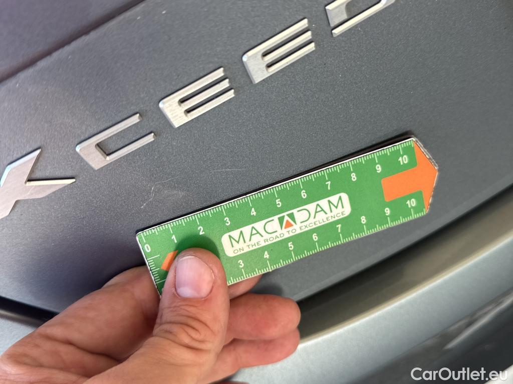  KIA  XCeed KIA  / 2019 / 5P / Crossover 1.6 GDI ISG ISG PHEV DESIGN DCT6 #17