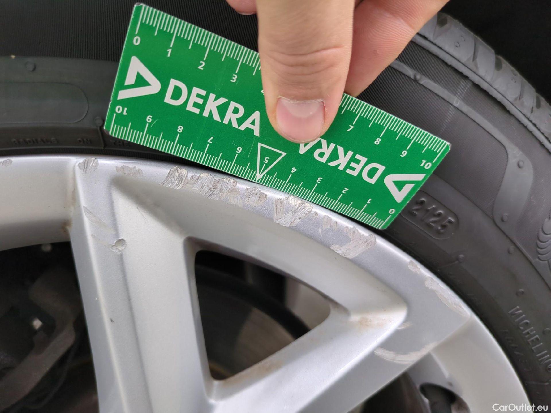  Seat  Leon SEAT  / 2020 / 5P / Berline 1.0 eTSI 110 DSG S&S Style Business #14