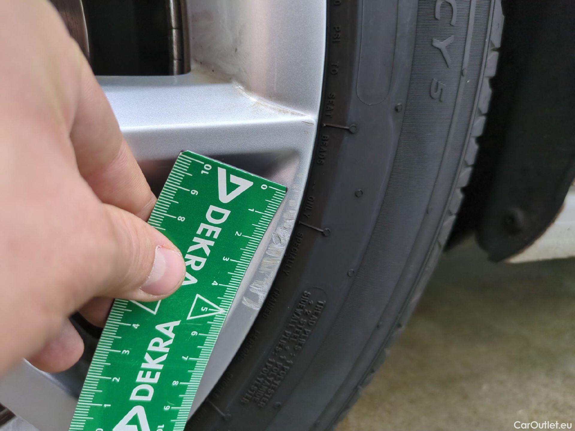  Seat  Leon SEAT  / 2020 / 5P / Berline 1.0 eTSI 110 DSG S&S Style Business #9