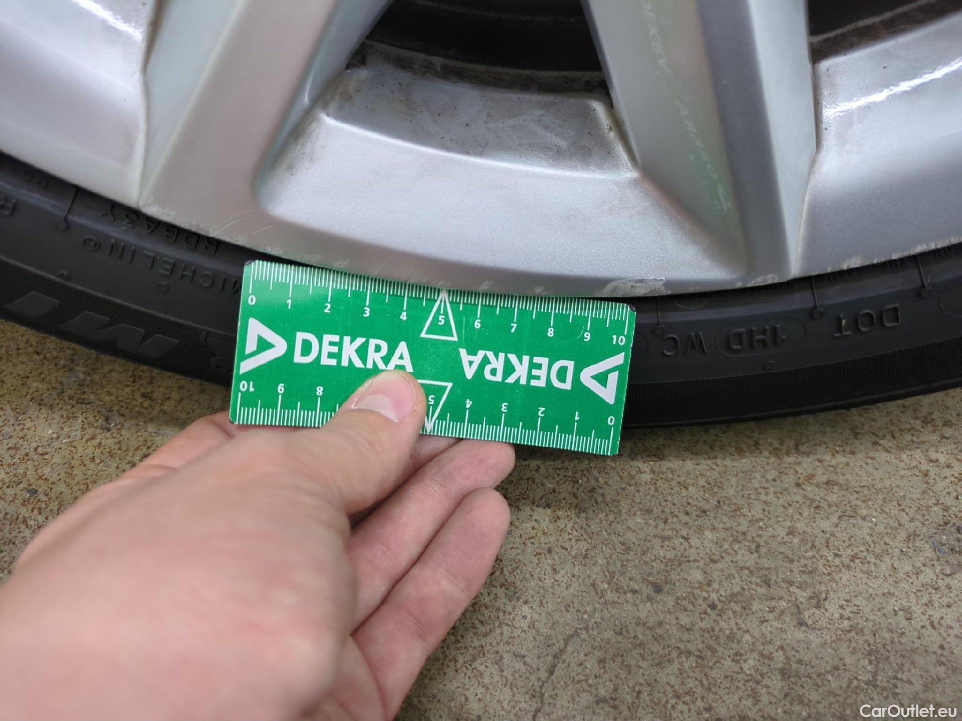  Seat  Leon SEAT  / 2020 / 5P / Berline 1.0 eTSI 110 DSG S&S Style Business #6