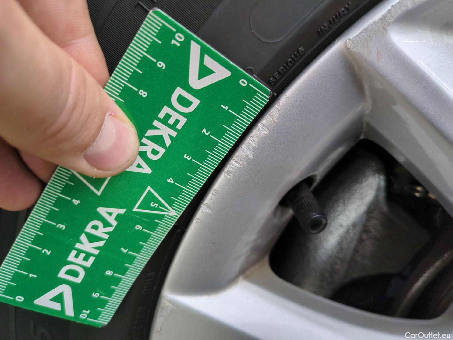  Seat  Leon SEAT  / 2020 / 5P / Berline 1.0 eTSI 110 DSG S&S Style Business #7