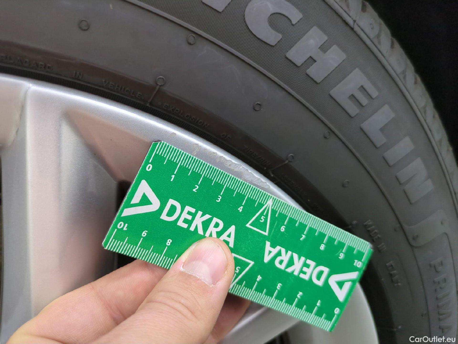  Seat  Leon SEAT  / 2020 / 5P / Berline 1.0 eTSI 110 DSG S&S Style Business #10