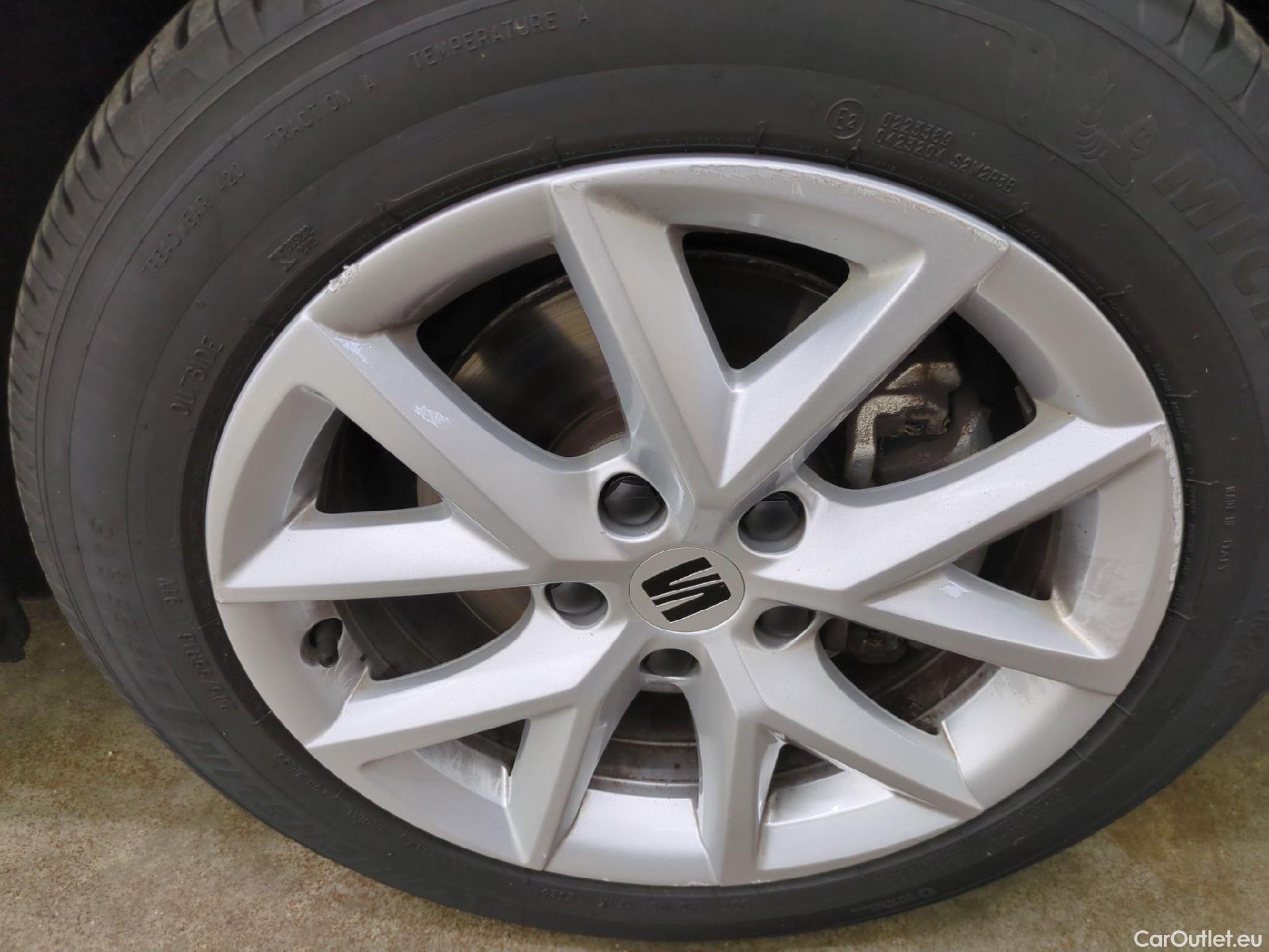  Seat  Leon SEAT  / 2020 / 5P / Berline 1.0 eTSI 110 DSG S&S Style Business #1