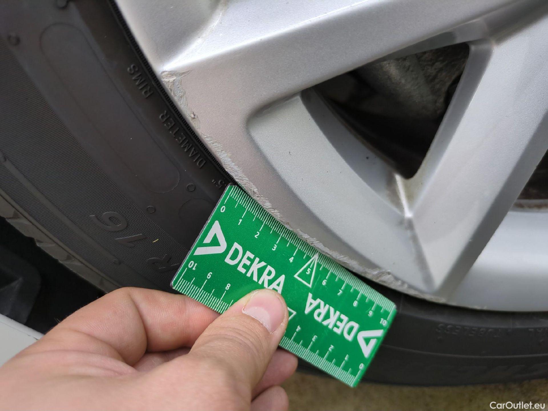  Seat  Leon SEAT  / 2020 / 5P / Berline 1.0 eTSI 110 DSG S&S Style Business #11