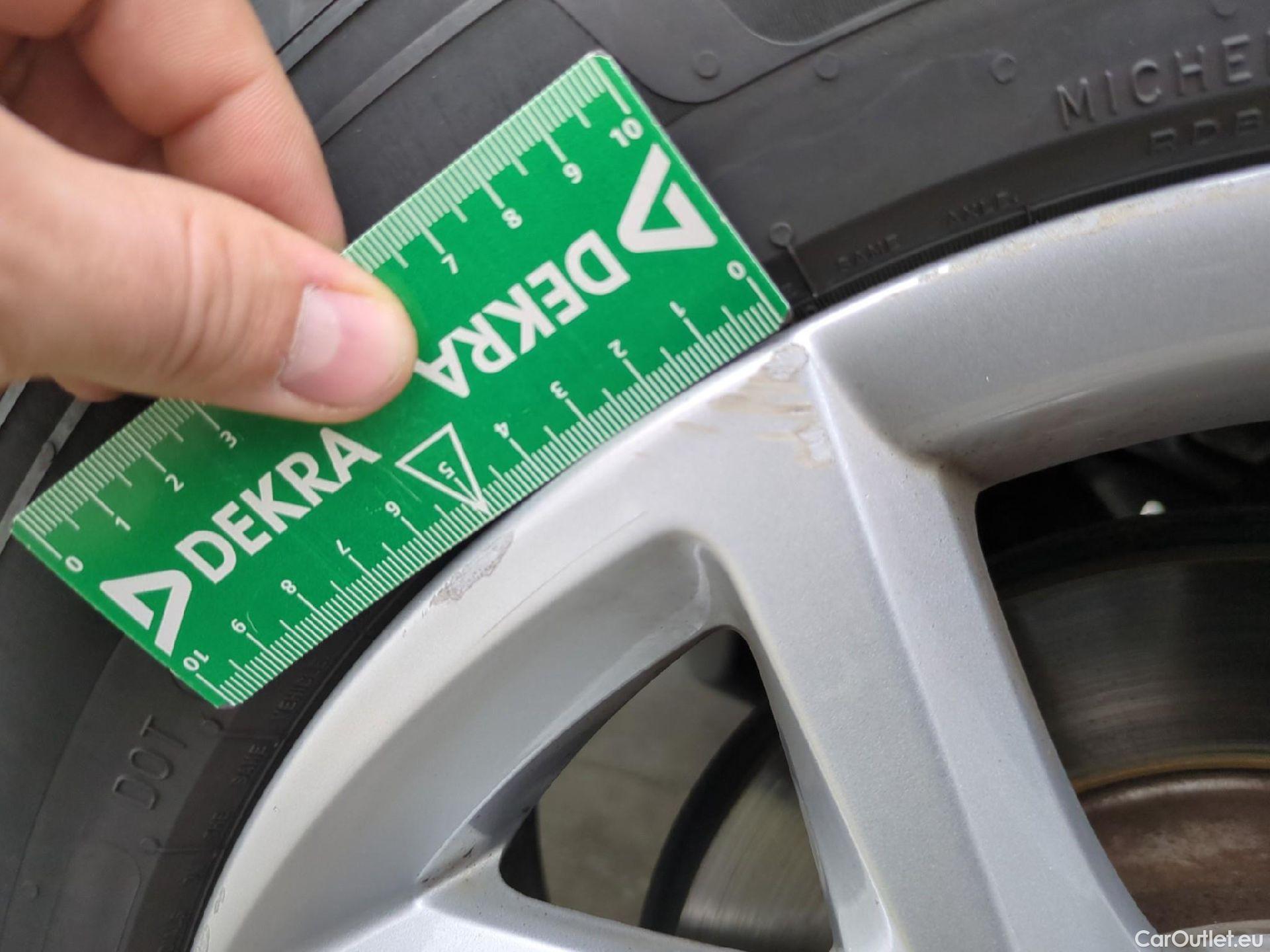  Seat  Leon SEAT  / 2020 / 5P / Berline 1.0 eTSI 110 DSG S&S Style Business #23