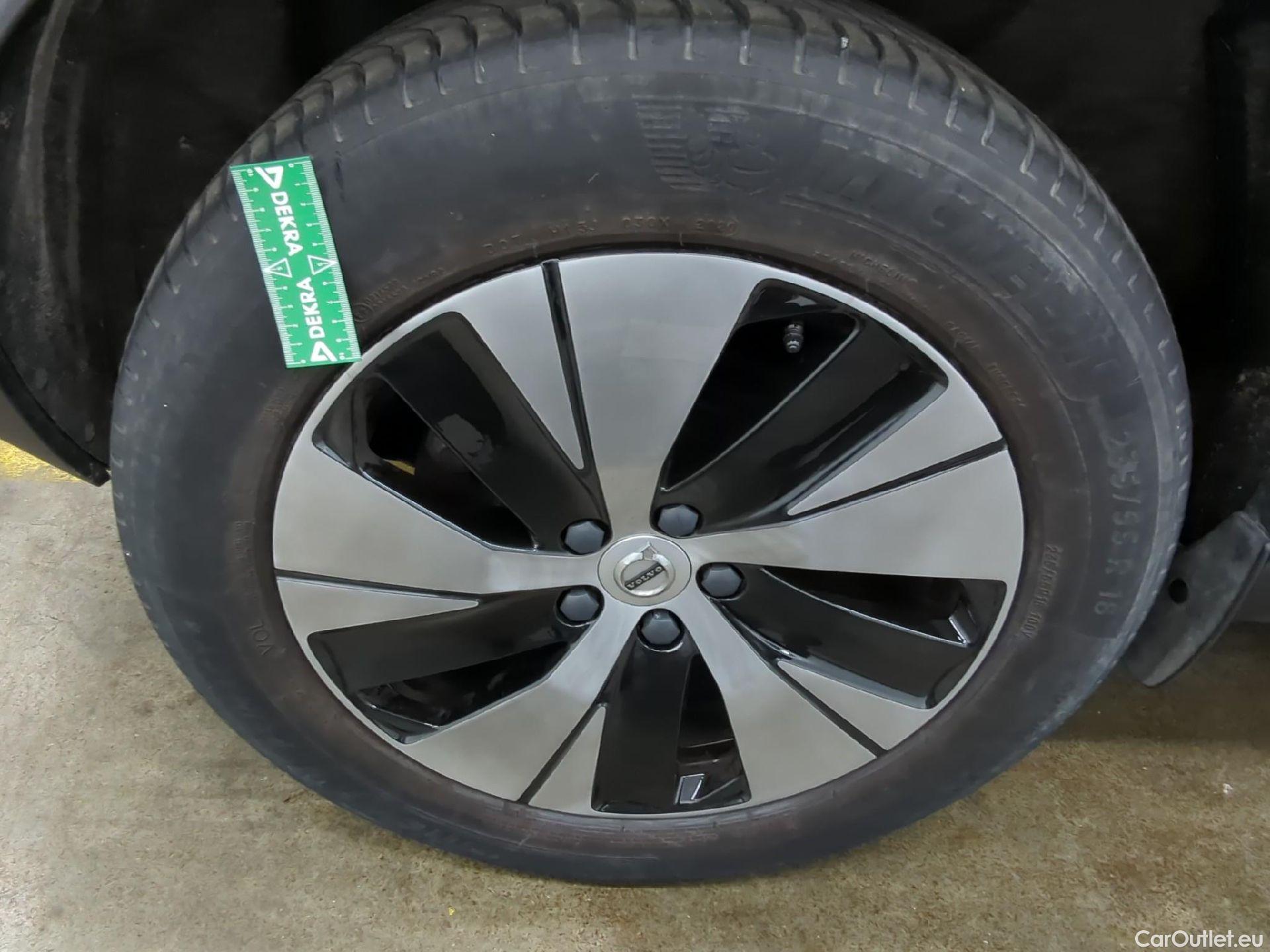  Volvo  XC 40 XC40 Momentum Plug-in Hybrid 2WD 1.5 #6