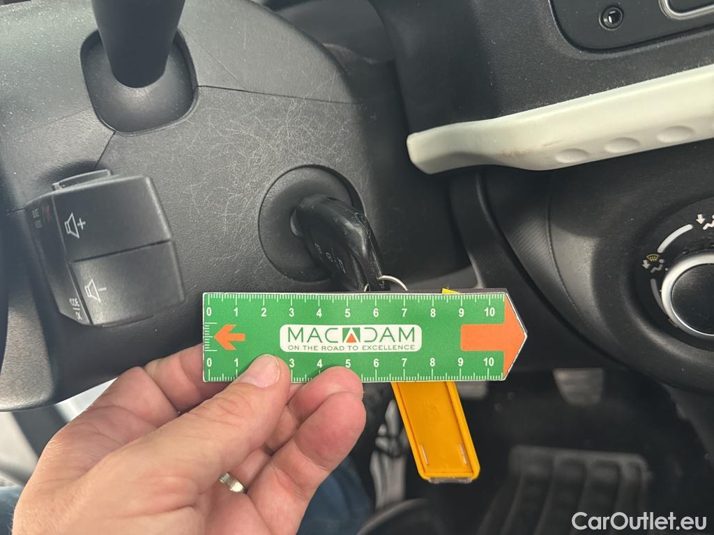  Renault  Twingo  Zen 1.0 SCe 70CV BVM5 E6 #15